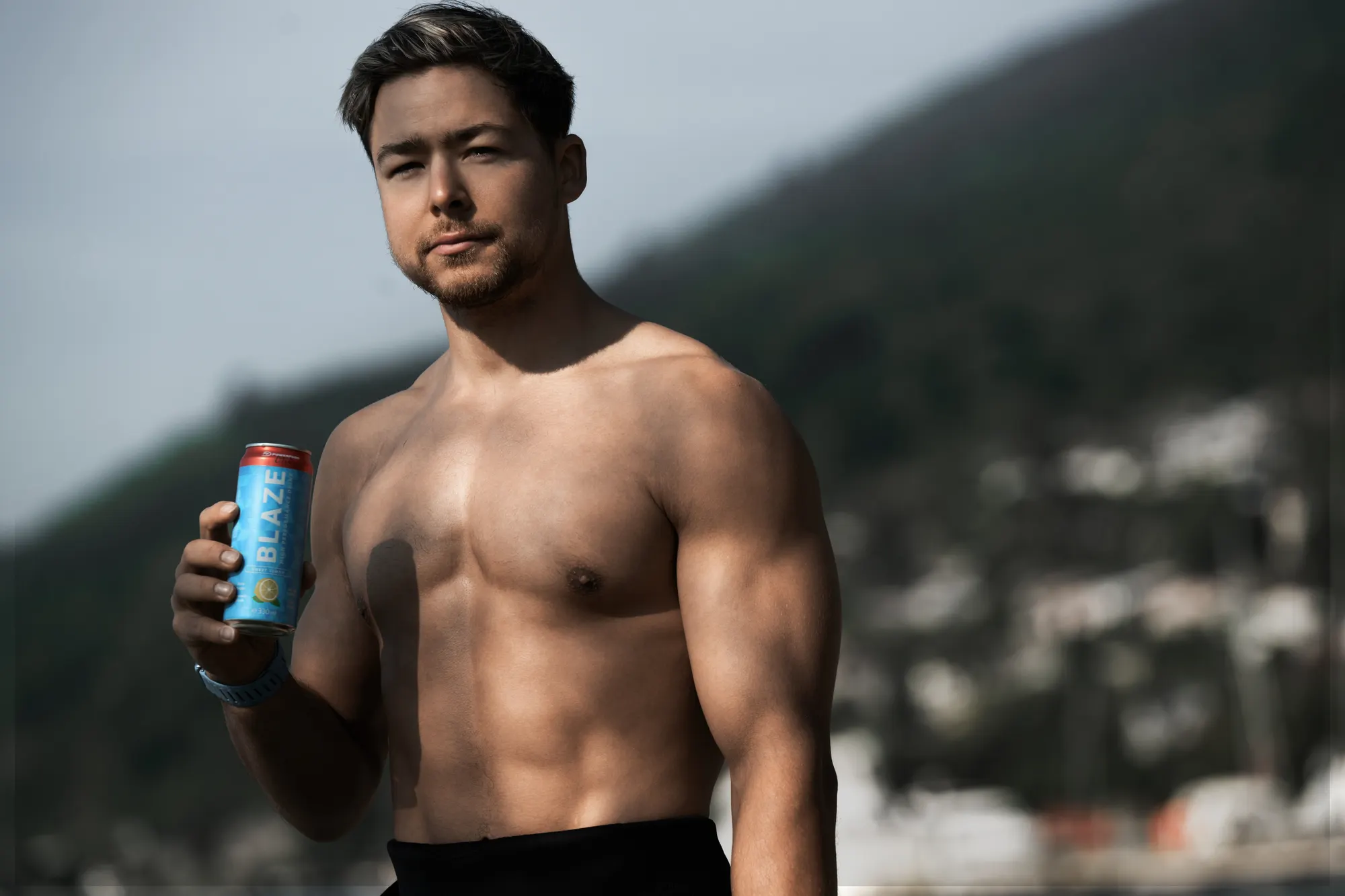 Samir Serhani mit Powerfood-Getränk
